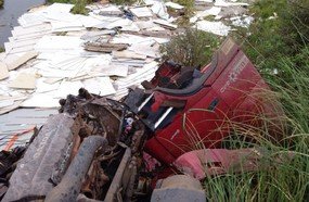 Motorista perde a vida em colisão entre dois caminhões na BR-470