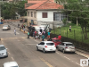 Caminhão tomba ao sair da ponte no centro de Ibicaré