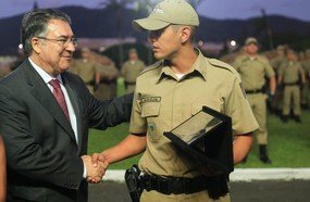 Colombo participa da formatura de novos soldados da Polícia Militar