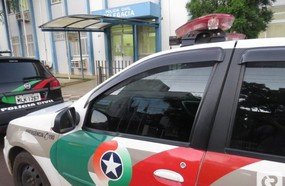 Jovem tem bolsa furtada do bagageiro da moto em Joaçaba