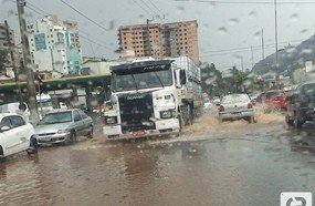 Chuva alaga ruas centrais de Herval d´Oeste