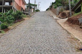 Menina de 12 anos fica gravemente ferida após queda de bicicleta
