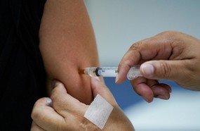 Mais de 140 mil pessoas buscam vacina contra sarampo