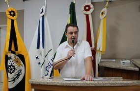 Liminar impede votação da Câmara sobre mandato de vereador condenado