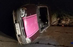 Condutor fica ferido após sair da pista e tombar veículo na SC-467