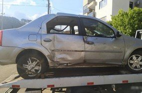 Motorista é preso após se envolver em acidente com carro furtado