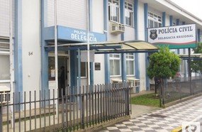 Mulher sem CNH é flagrada dirigindo viatura do Deap em Joaçaba