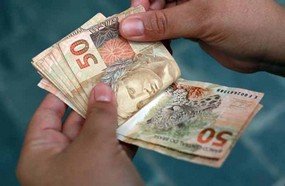 Nascidos em outubro já podem sacar abono do PIS de 2017