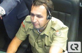 Policial consegue orientar pai por telefone a salvar filha engasgada