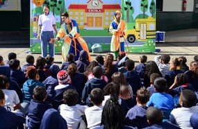 Escola de Joaçaba recebe peça teatral sobre reciclagem do lixo