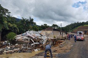 Sobe para 12 o número de mortos por enxurrada no Alto Vale do Itajaí