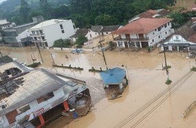 Temporal causa destruição e mortes no Alto Vale do Itajaí