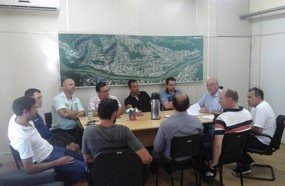 Prefeito Lorini expõe situação do município aos vereadores