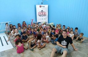 ABLUJHE e Copa Scherer realizam nova doação de brinquedos