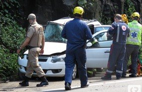 Colisão entre três veículos deixa um ferido na BR-282