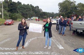Protesto cobra a conclusão da rodovia entre Ouro e Jaborá