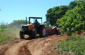 Suspenso emplacamento e licenciamento de máquinas agrícolas