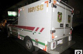 Pai viola sepultura da filha e leva caixão para casa em Joaçaba
