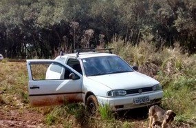 Homem tem carro roubado após dar carona