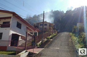 Queima de lixo mobiliza trem de socorro dos Bombeiros