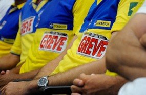 Funcionários dos Correios entram em greve por tempo indeterminado