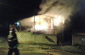 Casal de idosos morre durante incêndio em residência