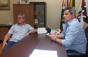 Prefeito e secretário de Caçador presos por posse ilegal de arma