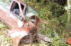 Saída de pista deixa motorista ferido em Irani