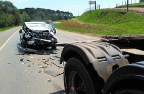 Condutor de Jaguar de Joaçaba fica ferido em colisão na BR-470