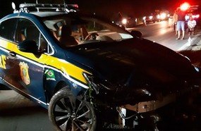 Motorista embriagado bate em viatura da PRF durante fiscalização