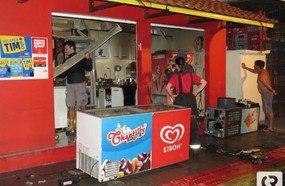 Bombeiros atendem incêndio em sorveteria em Herval