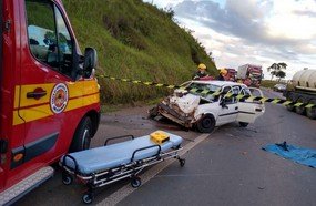 Colisão entre carro e caminhão deixa motorista ferido na BR-470