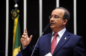 Jorginho Mello entrega 13 veículos para municípios da AMMOC