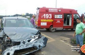 Colisão no trevão de Irani deixa jovem ferido