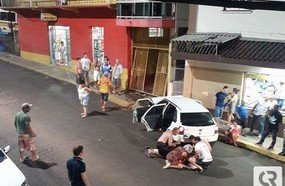Acidente deixa quatro feridos no centro de Herval d´Oeste