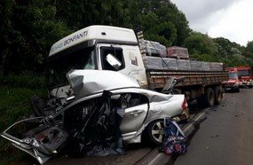 Motorista morre em colisão entre carro e caminhão na BR-153