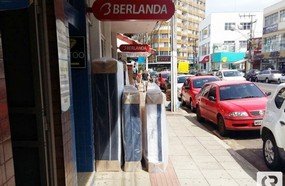 Loja é notificada por obstruir passeio público em Joaçaba