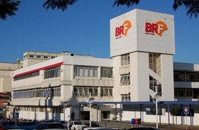 BRF anuncia férias para o setor de abate de frangos de Concórdia