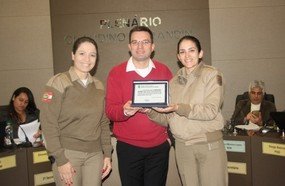 Câmara homenageia Programa Proerd da Polícia Militar