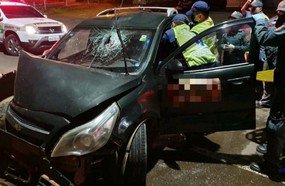 Motorista fica ferido após colidir veículo contra poste em Ouro