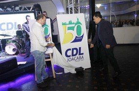 CDL lança selo de 50 anos durante baile tradicional