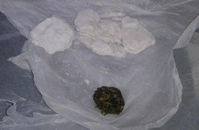 Polícia Militar prende dupla por tráfico de drogas