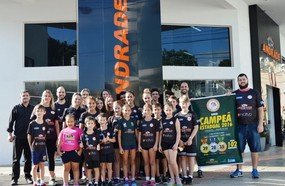 AMOB é campeã catarinense de badminton 2016