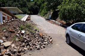 Lacerdópolis recebe recurso para rua danificada por enxurrada