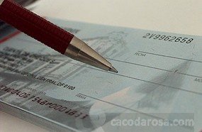 Devoluções de cheques por falta de fundos aumentam em outubro