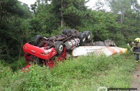 Caminhão Frigorífico tomba em Joaçaba
