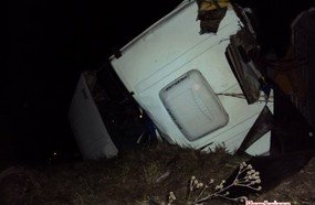 Capotamento com feridos graves na BR-153