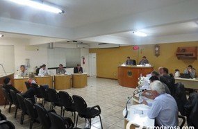 Vereadores alteram Regimento Interno para realizar sessões semanais