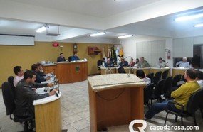 Aprovado em segunda votação permissão para supermercados abrirem aos domingos e feriados 