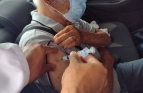 Joaçaba promove drive-thru para vacinar idosos de 80 a 89 anos
